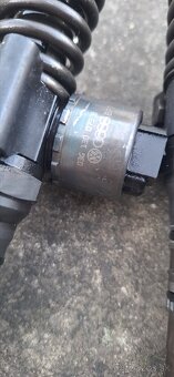 03G130073B Vstrekovacie trysky VW Group 2.0TDI - 3
