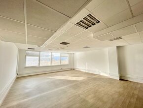 Na prenájom kancelárske priestory 150 m2 v Living centre v Ž - 3