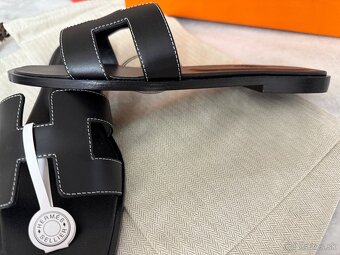 Hermes oran cierne slapky - 3