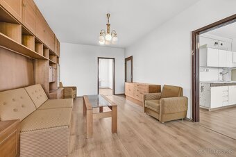 NA PREDAJ VEĽKOMETRÁŽNY 3-IZBOVÝ BYT V KÚPEĽNEJ OBCI SMRDÁKY - 3