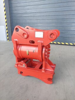 Powertilt na traktorbager New Holland , bager 8-10 ton - 3