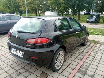 Predám Alfa Romeo 147 1.6 benzín 77kw - 3