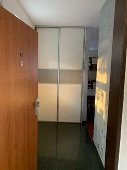 Na prenájom 2 izbový, kompletne zariadený byt v Ilave. - 3