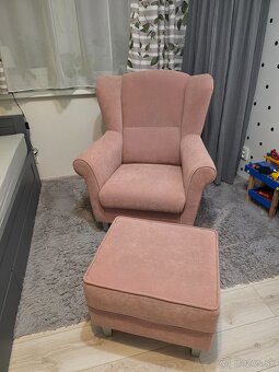 Pohodlné kreslo s taburetkou - 3
