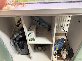 Predám akvárium 200L - 3