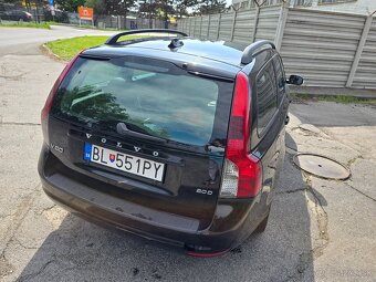 Volvo V50 facelift 2008 100kw 2.0D plnefunkcne ma samozrejme - 3