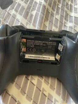 Predám Xbox One ovládač - 3