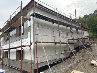 Pre ajom lešenia - 3