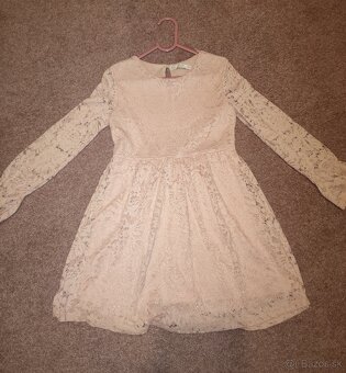 Čipkované broskyňové dievčenské šaty - 3