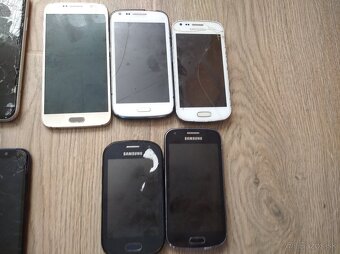 Telefóny na súčiastky - 3