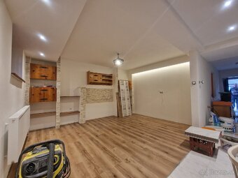 Obkladanie Rekonštrukcia bytu domu.
- 3