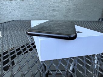iPhone SE 2020 - 64 GB - 3