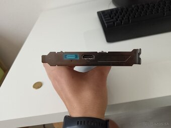 AMD Radeon RX6400 - 3