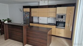 Kuchynská linka s ostrovčekom a vstavanými spotrebičmi - 3