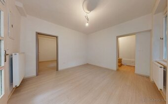 Na prenájom zrekonštuovaný priestor vo výbornej lokalite v c - 3