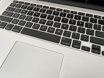MacBook Pro 15” (2015) – i7 / 16GB RAM / 512GB SSD – výborný - 3