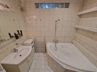 3 izb. byt s loggiou a s balkónom, 71m2 v centre mesta Sereď - 3