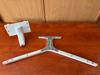 Len stojan na televízor SAMSUNG UHD TV 7 Series UE43RU7412U - 3