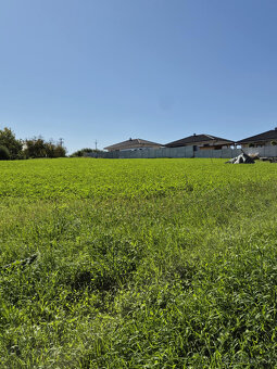 Exkluzívne predaj krásny 685 m2 pozemk Alekšince pri Nitre - 3