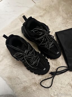Balenciaga - 3