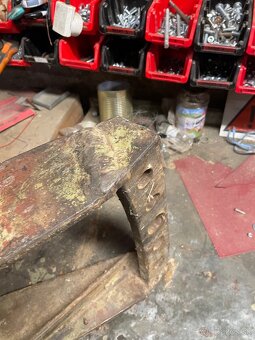 Spodná konzola Zetor - 3