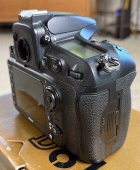 Nikon D810/ bodyplus box a dve karty. SD a CF - 3
