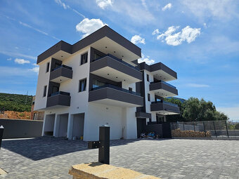 Chorvátsko-PAG-Trojizbový apartmán s dvoma terasami - 3