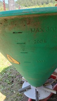 Rozmetadlo umeleho hnojiva 300L - 3