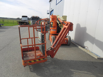 Kĺbová pracovná plošina JLG E300AJP - 3