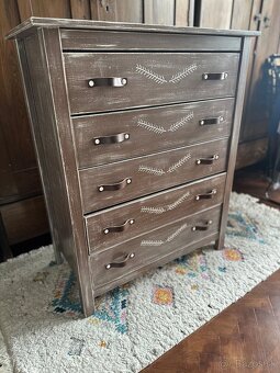Ručně vyrobená komóda - 3