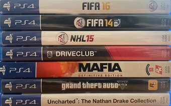 Predám PlayStation 4 + 2x ovládač + 7 hier - 3