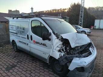 Renault Trafic 6 miest havarované - 3