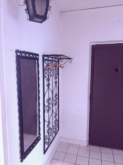 Kovany vesiak, zrkadlo a lampa - 3