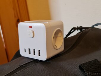 7v1 Zásuvka - roztrojka/kocka 3 výstupy + 4x USB - 3