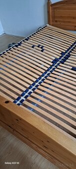 Predám posteľ s 2 nočnými stolíkmi - 3