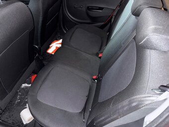 Interiér sedadla Hyundai i20 2013 facelift - 3