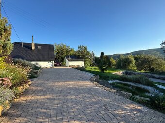 Rodinný dom s jazierkom pod lesom - 3