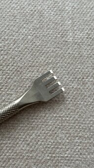 Dierovač na stehy plochý 4 - 3