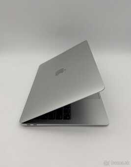 MacBook Air 13" M1 8/256GB Silver + ZÁRUKA - 3