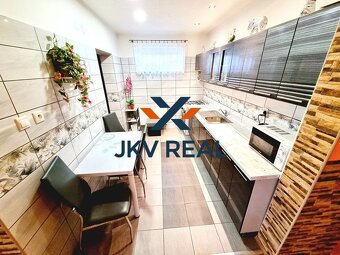 JKV REAL ponúka na predaj 5-izbový dvojpodlažný rodinný dom - 3