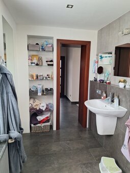 Prenajmem zariadený 4izbový byt v obci Velké Leváre - 3