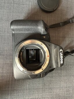 Canon EOS 2000D - 3