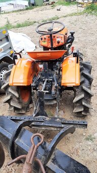 Traktor Kubota B6000 - 3