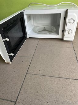 Lacno Predám mikrovlnku plne funkčnú. - 3