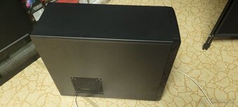 Predám skrinku COOLERMASTER v cene je 5x ventilátor - 3