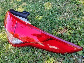 Ford Kuga zadné svetlá - 3