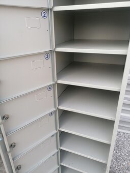 Uzamykatelná skrinka do dielne 10 alebo 5 policova - 3