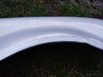 Predám pravý predný blatník na vw golf 4 - 3