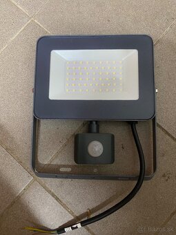 LED reflektor s pohybovým senzorom - 3