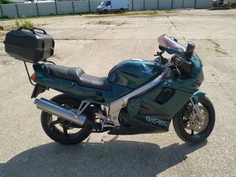 Honda VFR 750 - 3